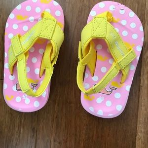 Vineyard vines toddler flip flops